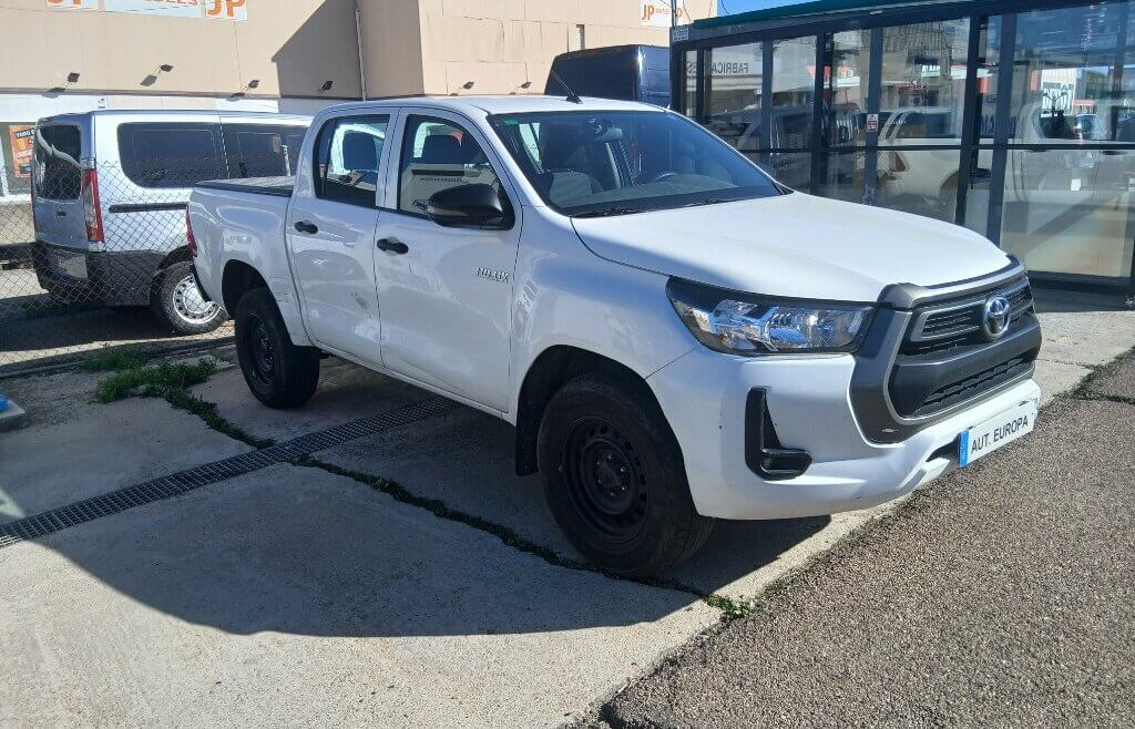 TOYOTA Hilux 2.4 D4D Cabina Extra Chasis GX